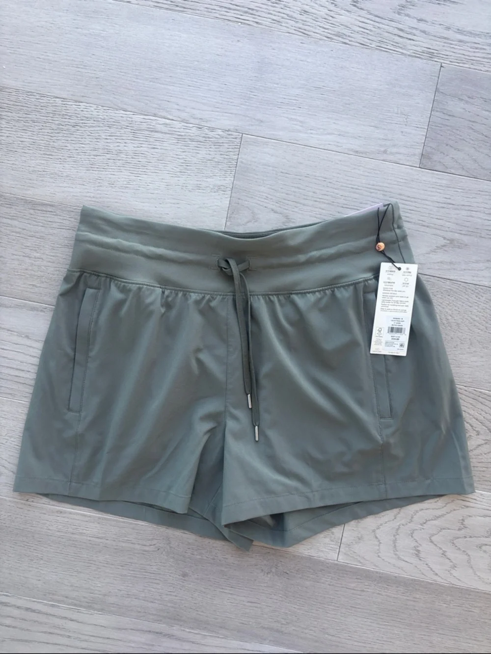 Calia Truelight 4” Muted Green Shorts New Size Medium - Picture 4 of 7